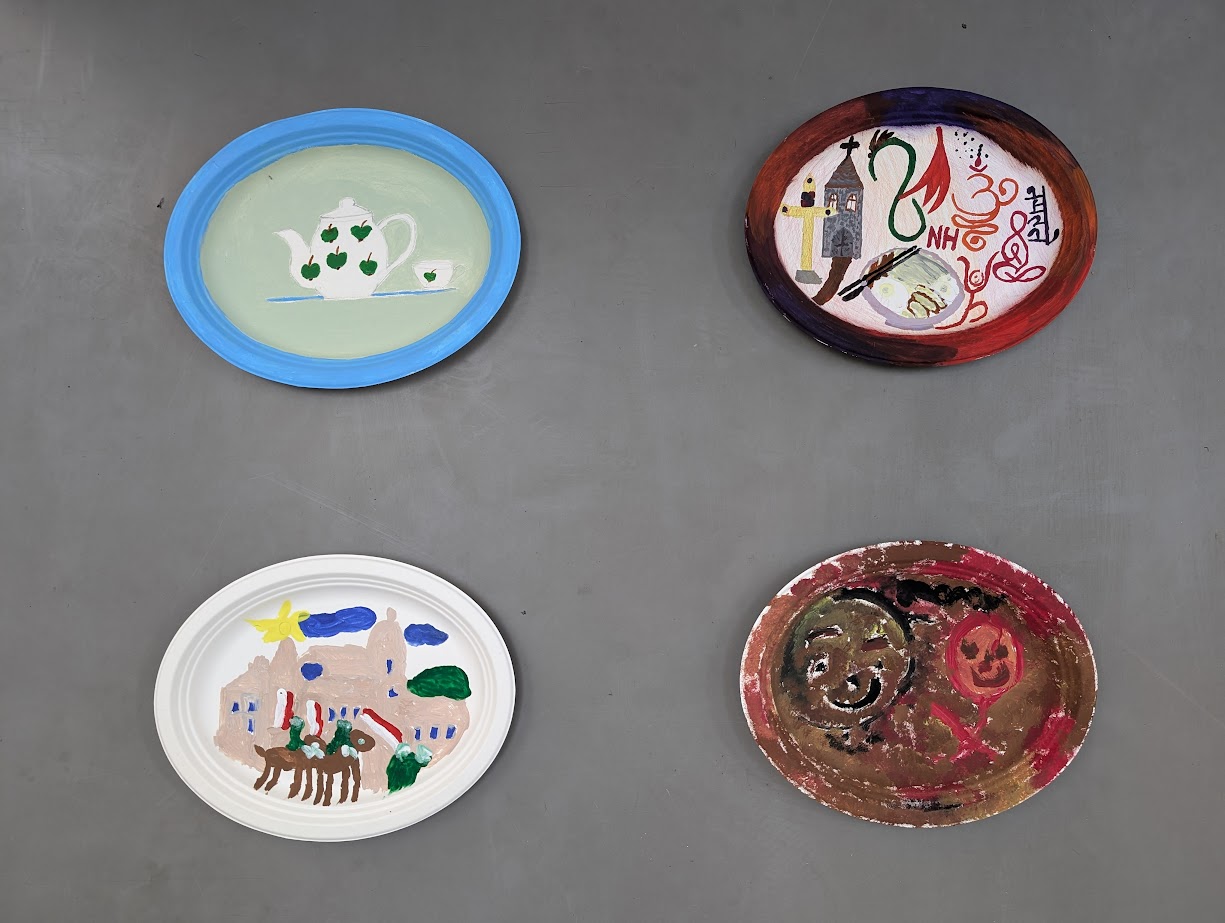 einblick-bild-4 Besucherin vor einem Gemälde