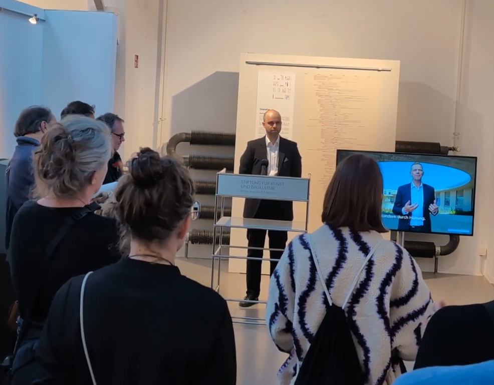 ausstellung-bild-versammlung Foto der Versammlung (der Ausstelung "Young Portuguese Architecture")