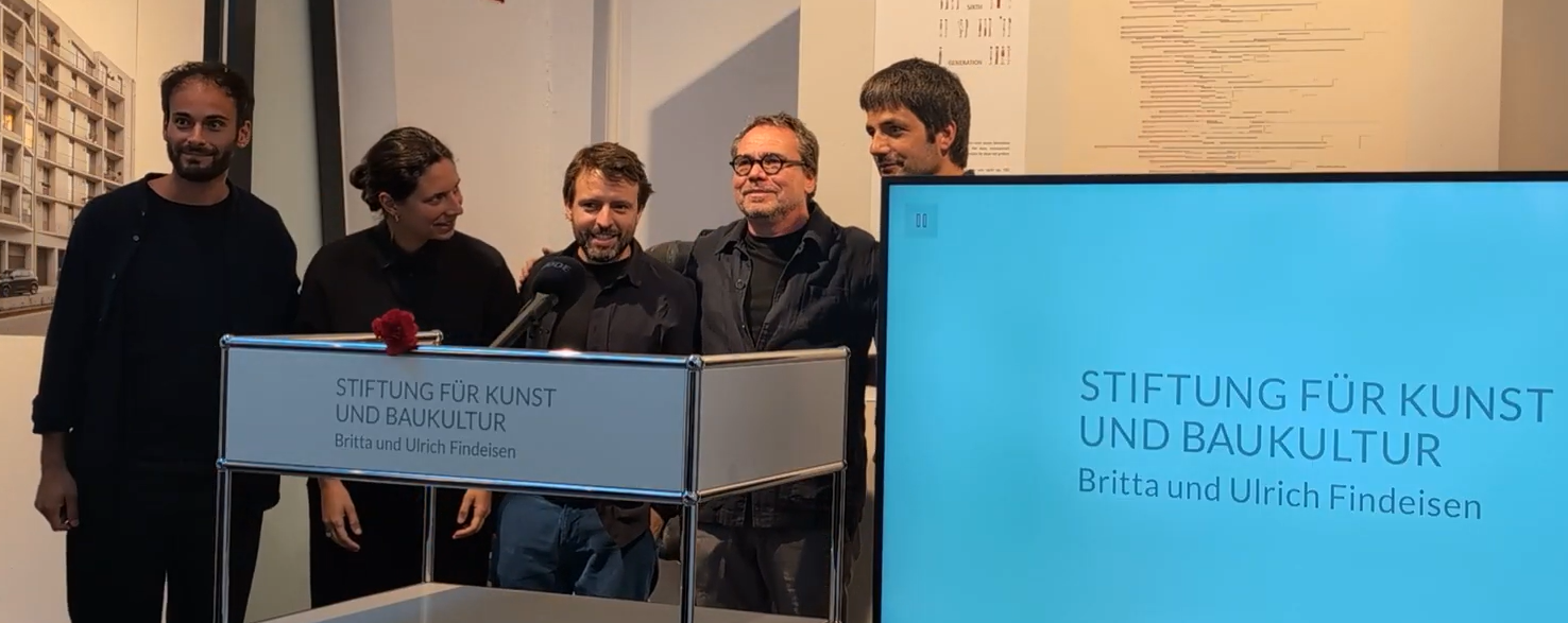 beitrag-bild-gruppe Gruppenbild während der Rede